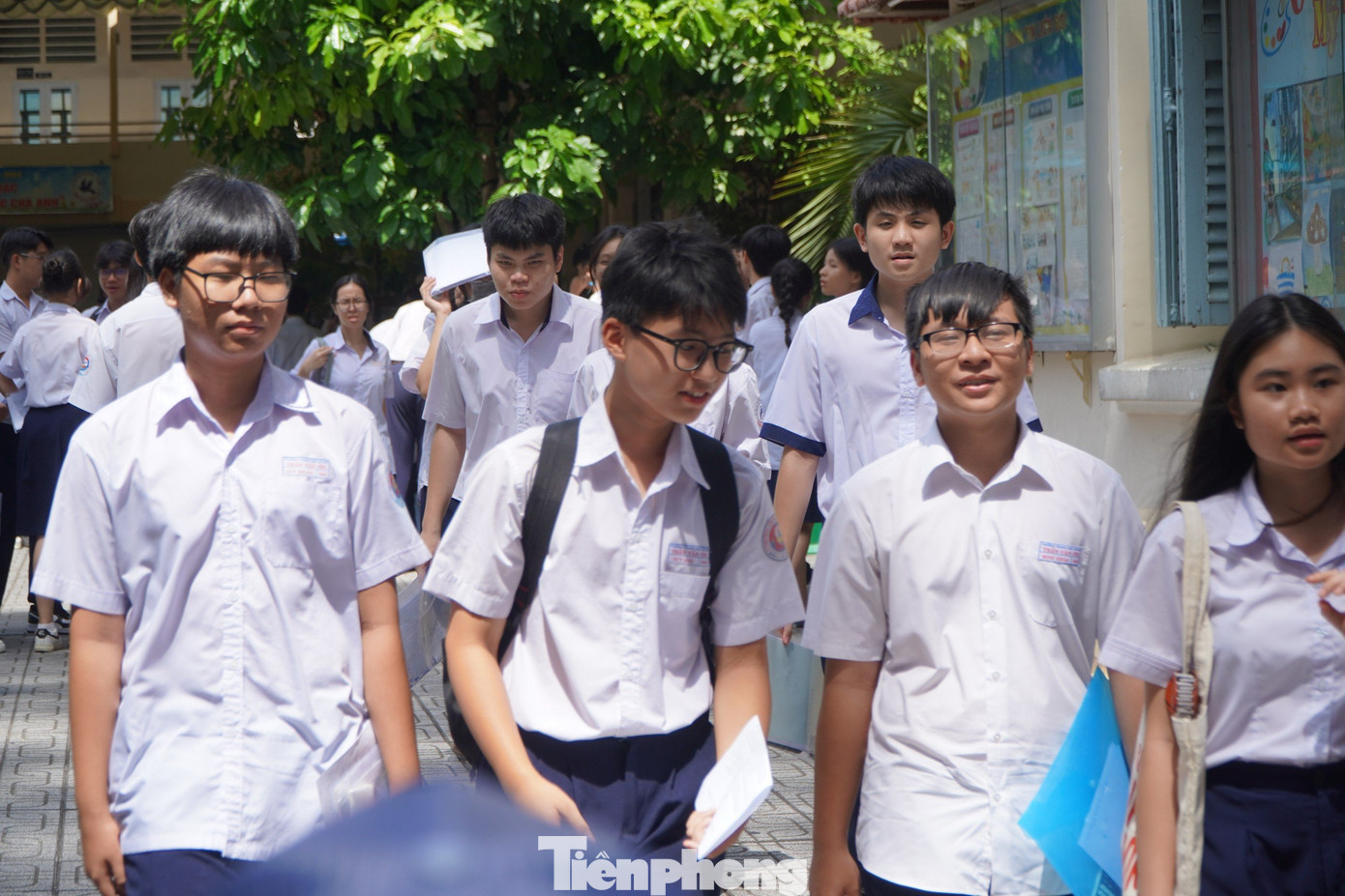 Thí sinh TPHCM kết thúc kỳ thi tuyển sinh 10 với nhiều tâm trạng khác nhau (ảnh: Nhàn Lê)