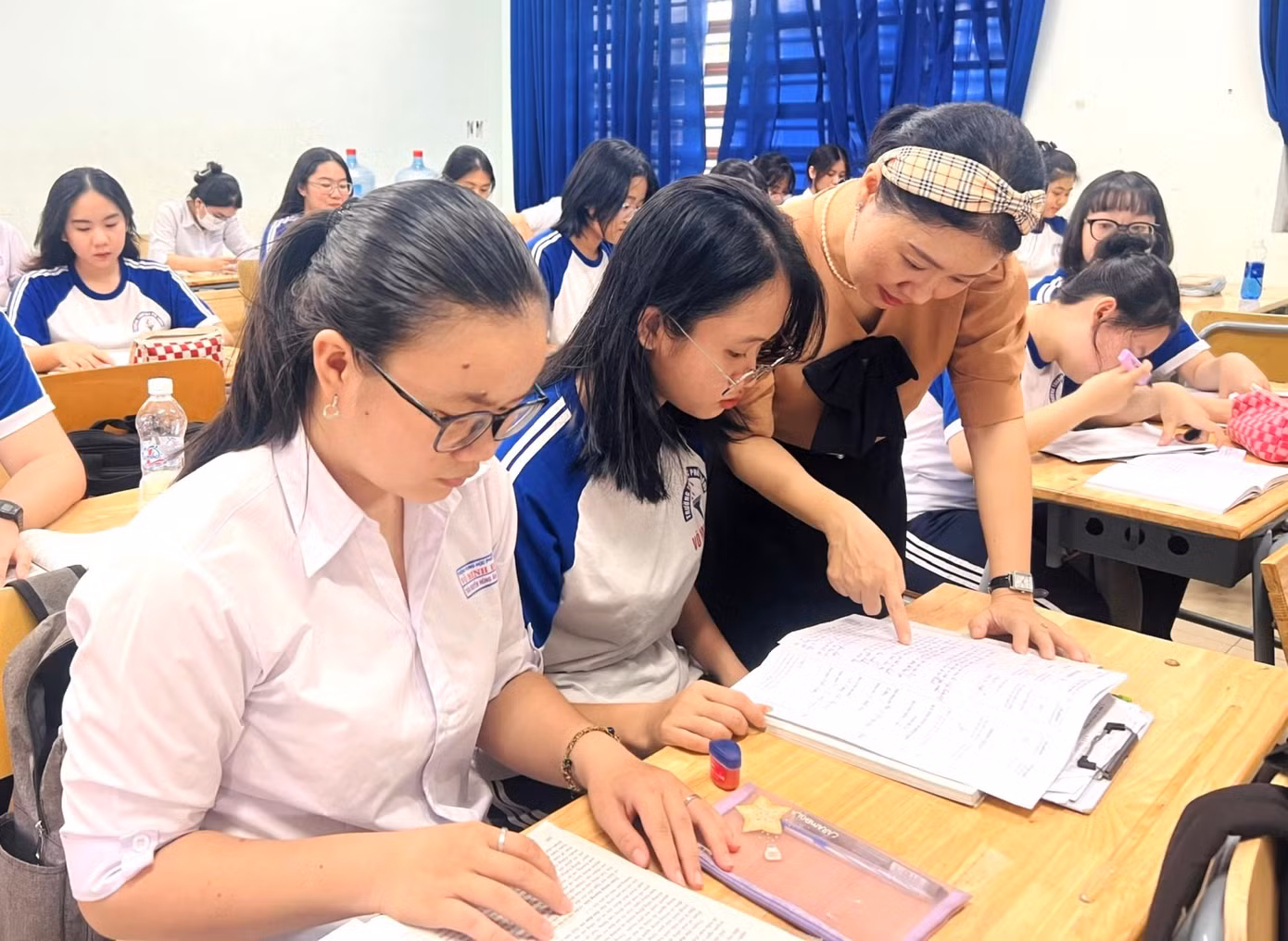 Học sinh ôn thi tại trường THPT Võ Minh Đức – Bình Dương (ảnh: H.C)