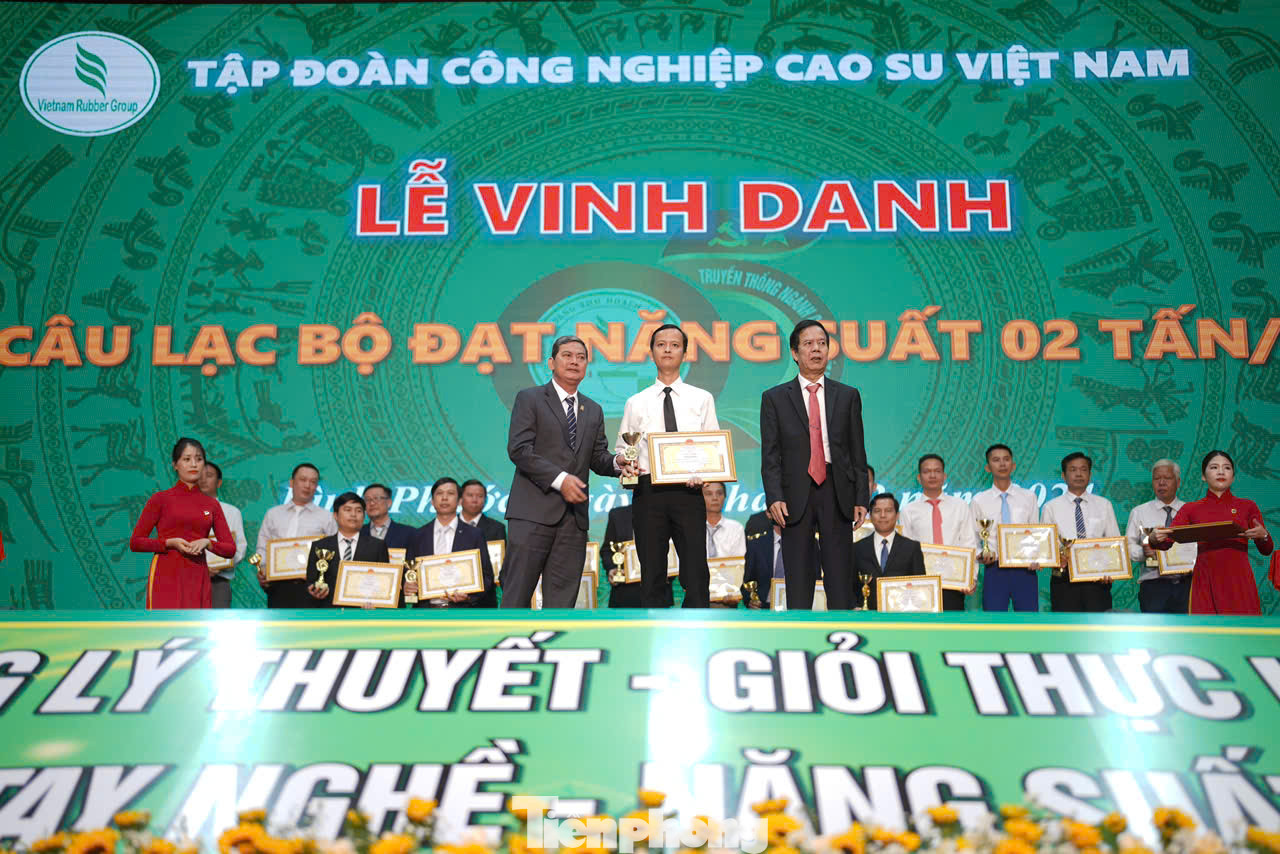 Trong lễ vinh danh lần này có 16 công ty, 88 nông trường đạt năng suất trên 2 tấn/ha và 20 tổ có năng suất vượt trội trên 3 tấn/ha.