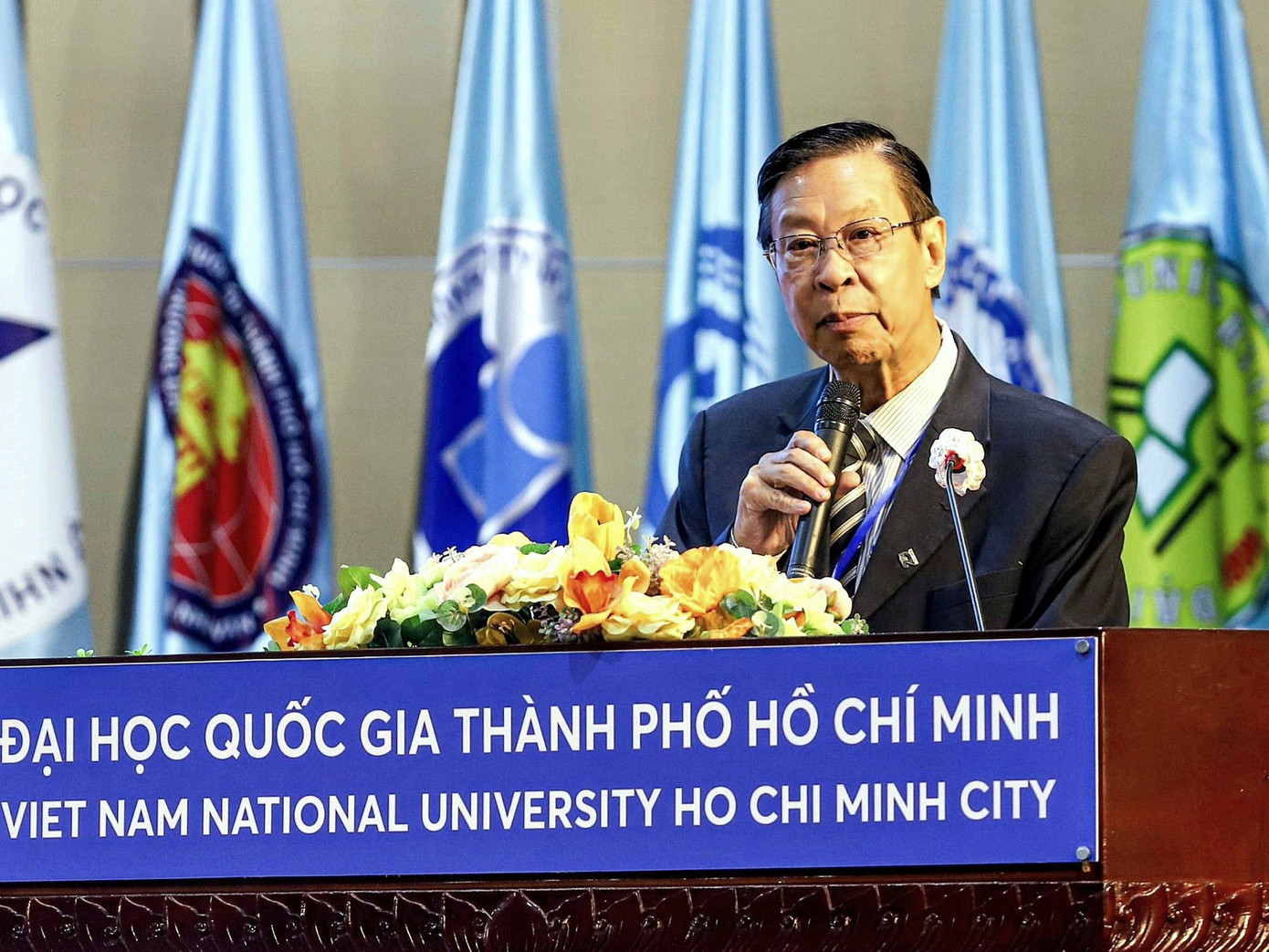 GS.TS.BS Đặng Vạn Phước được ĐHQG TPHCM trao tặng danh hiệu “Hiệu trưởng danh dự” Trường ĐH Khoa học Sức khỏe GS.TS.BS Đặng Vạn Phước được ĐHQG TPHCM trao tặng danh hiệu “Hiệu trưởng danh dự” Trường ĐH Khoa học Sức khỏe