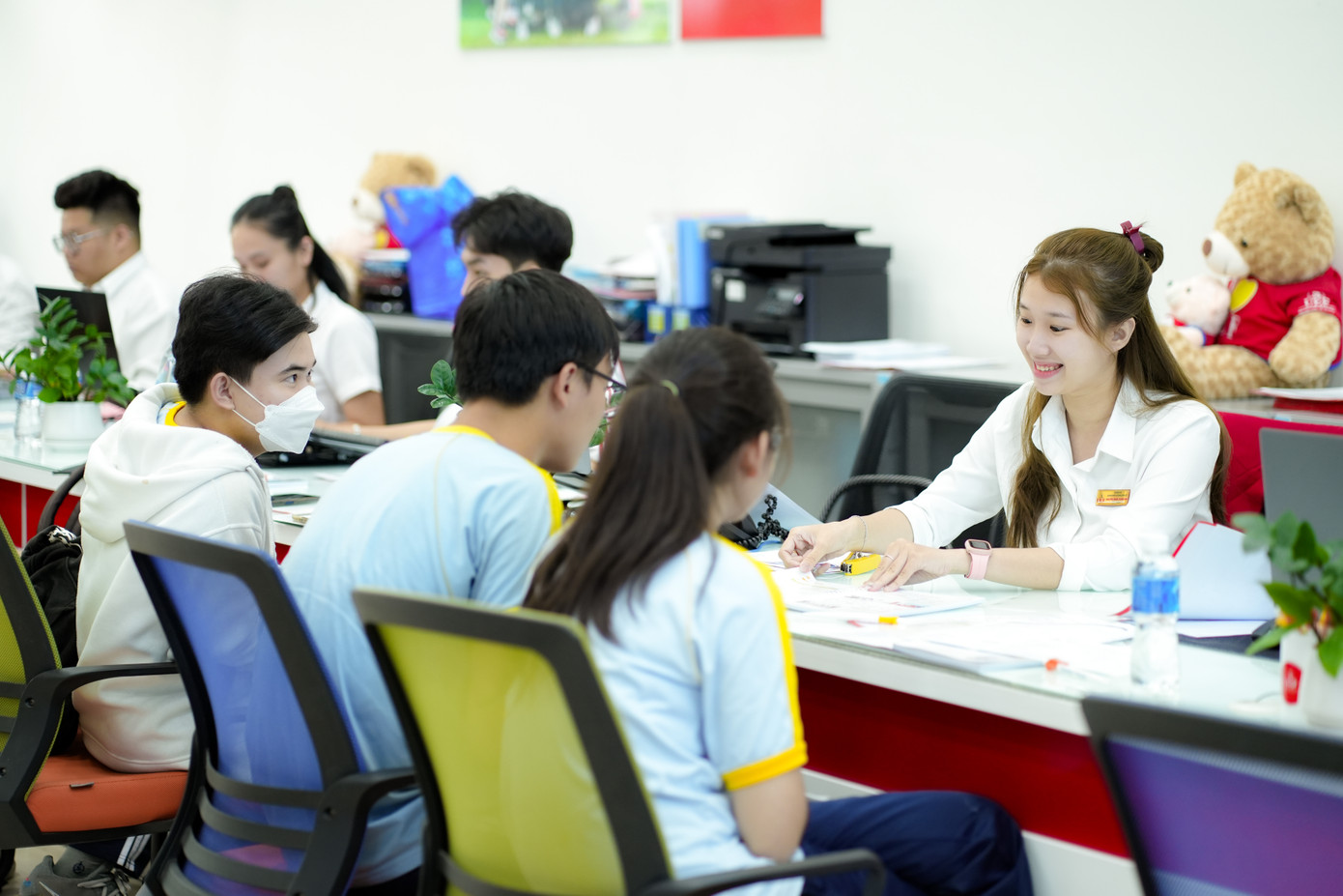 Thí sinh nộp hồ sơ xét tuyển sớm tại một trường đại học ở TPHCM Thí sinh nộp hồ sơ xét tuyển sớm tại một trường đại học ở TPHCM