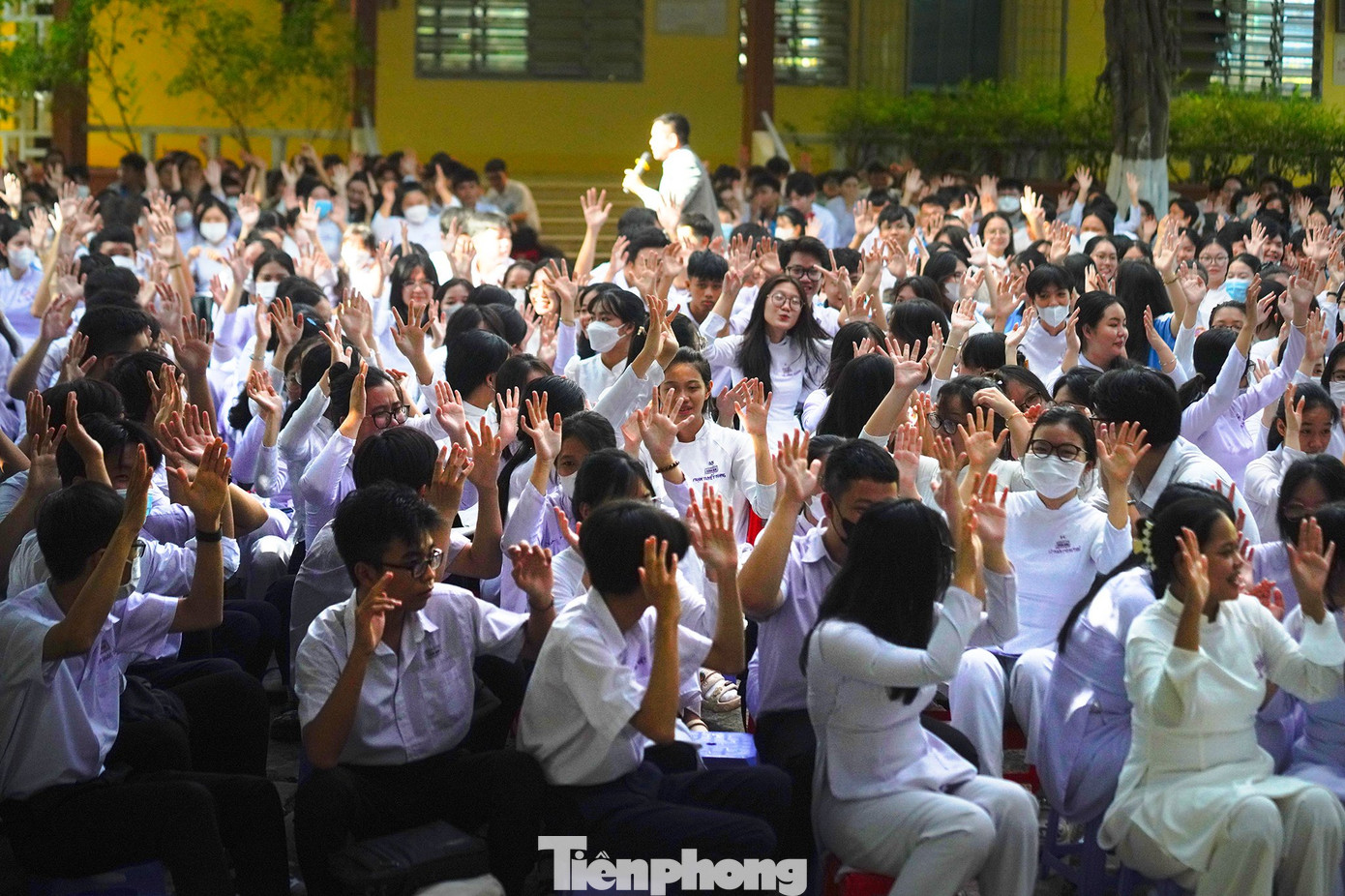 Các em học sinh hào hứng tham gia chương trình (ảnh: Phạm Nguyễn)