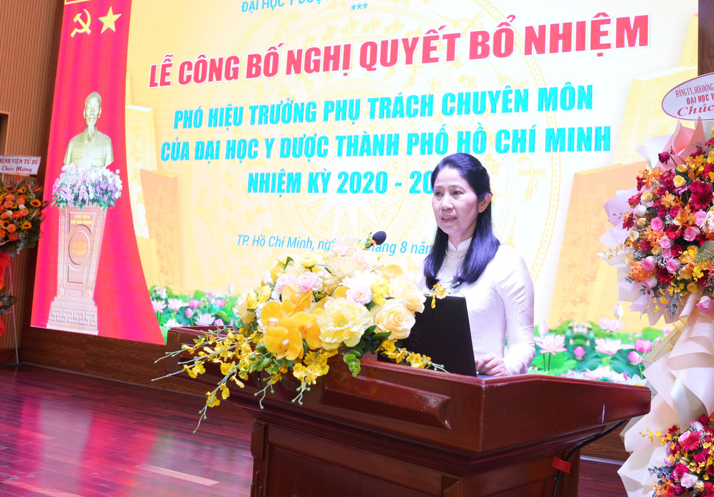 PGS. TS. BS Vương Thị Ngọc Lan- tân Phó Hiệu trưởng phụ trách chuyên môn của Trường nhiệm kỳ 2020 – 2025 PGS. TS. BS Vương Thị Ngọc Lan- tân Phó Hiệu trưởng phụ trách chuyên môn của Trường nhiệm kỳ 2020 – 2025