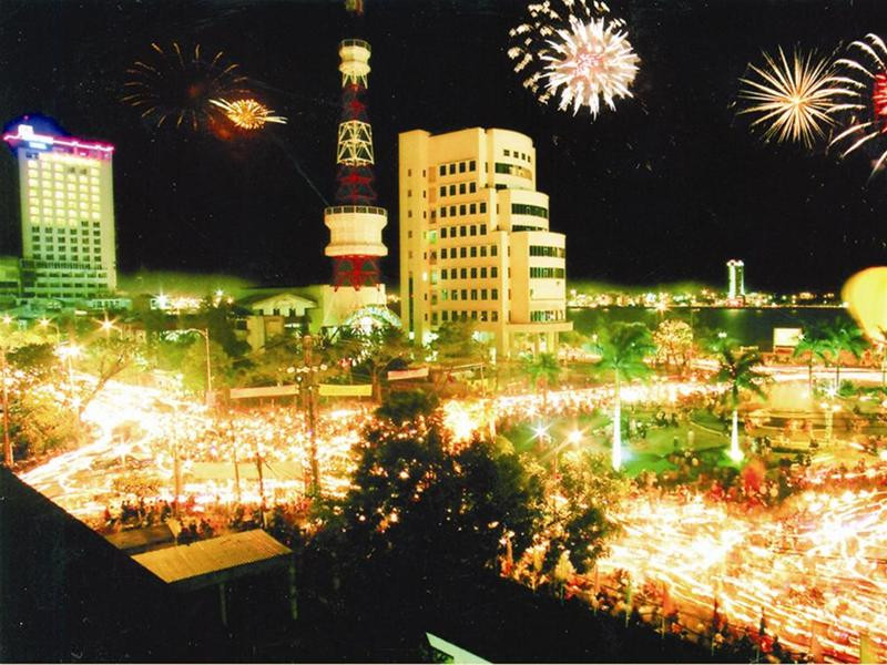 Đà Nẵng đêm pháo hoa - Ảnh: Nguyễn Đình Lạc