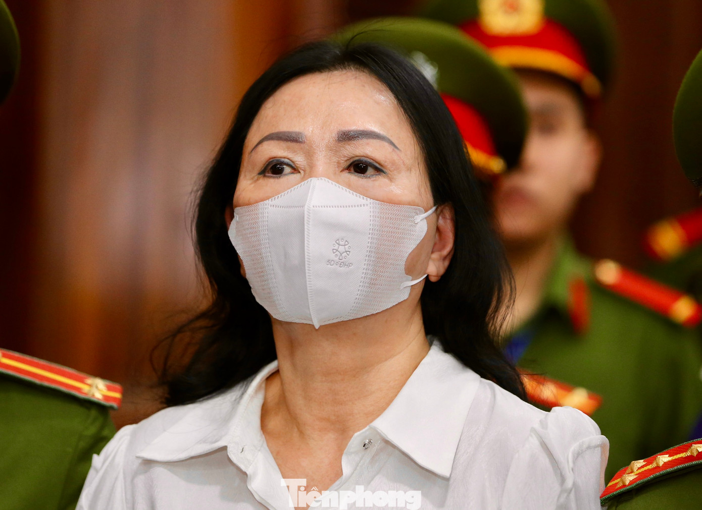 Bà Trương Mỹ Lan, Chủ tịch Tập đoàn Vạn Thịnh Phát, bị TAND TP HCM xét xử về tội Đưa hối lộ, Vi phạm quy định về hoạt động của ngân hàngvà Tham ô tài sản liên quan đến việc chiếm đoạt 304.000 tỷ đồng của SCB.