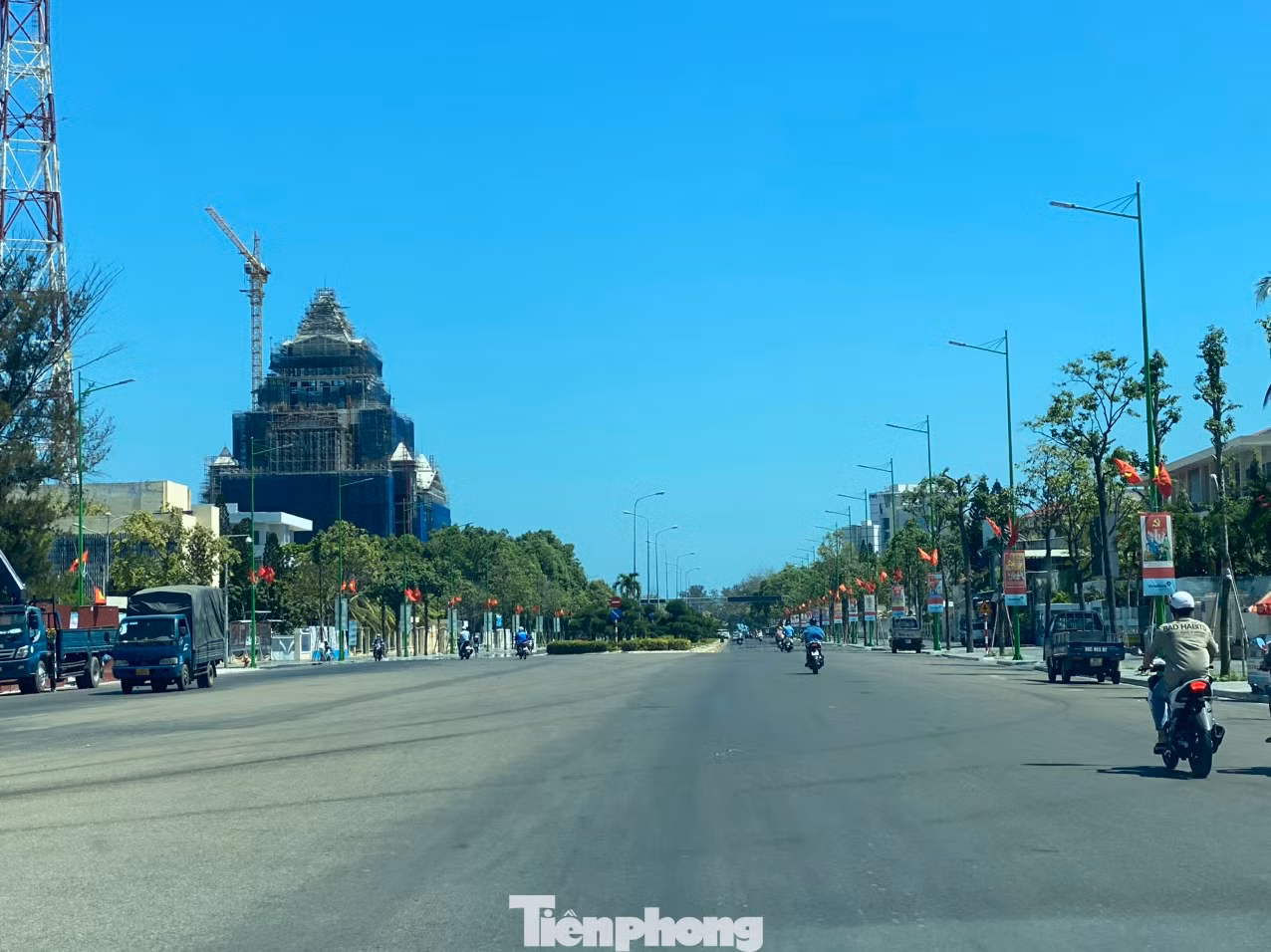 Tiền thân của dự án Khu đô thị du lịch biển Phan Thiết là sân golf Phan Thiết, hoạt động từ năm 1997, được Chính phủ quy hoạch sử dụng đất đến năm 2020 và cho tỷ phú người Mỹ Larry Hillblom thuê với thời hạn 50 năm.