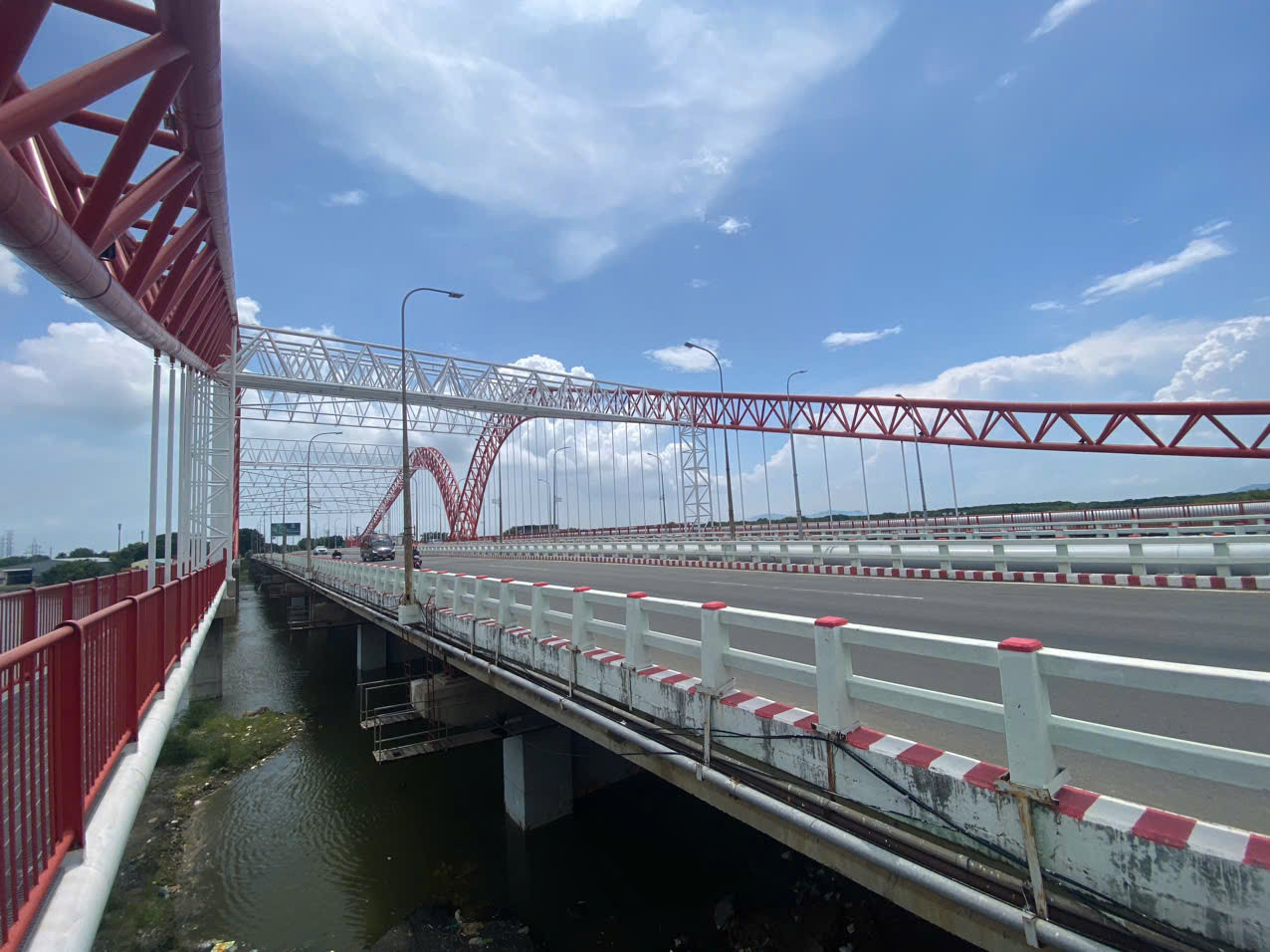 Từ năm 2017, để tạo điểm nhấn kiến trúc tiêu biểu cho vị trí kết nối giữa hai thành phố Vũng Tàu và Bà Rịa, khai thác tiềm năng du lịch…, phương án thiết kế cánh chim Hải Âu đã được chọn để thực hiện công trình.