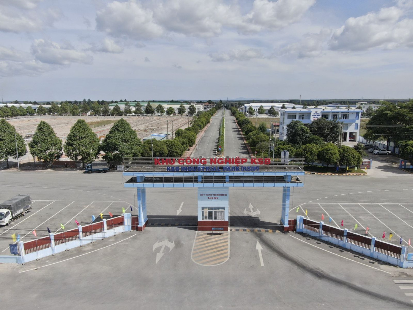 KSB vừa công bố hoàn tất việc mua lại KCN Hoa Lư ở xã Lộc Tấn và xã Lộc Thạnh, huyện Lộc Ninh, tỉnh Bình Phước. KSB vừa công bố hoàn tất việc mua lại KCN Hoa Lư ở xã Lộc Tấn và xã Lộc Thạnh, huyện Lộc Ninh, tỉnh Bình Phước.