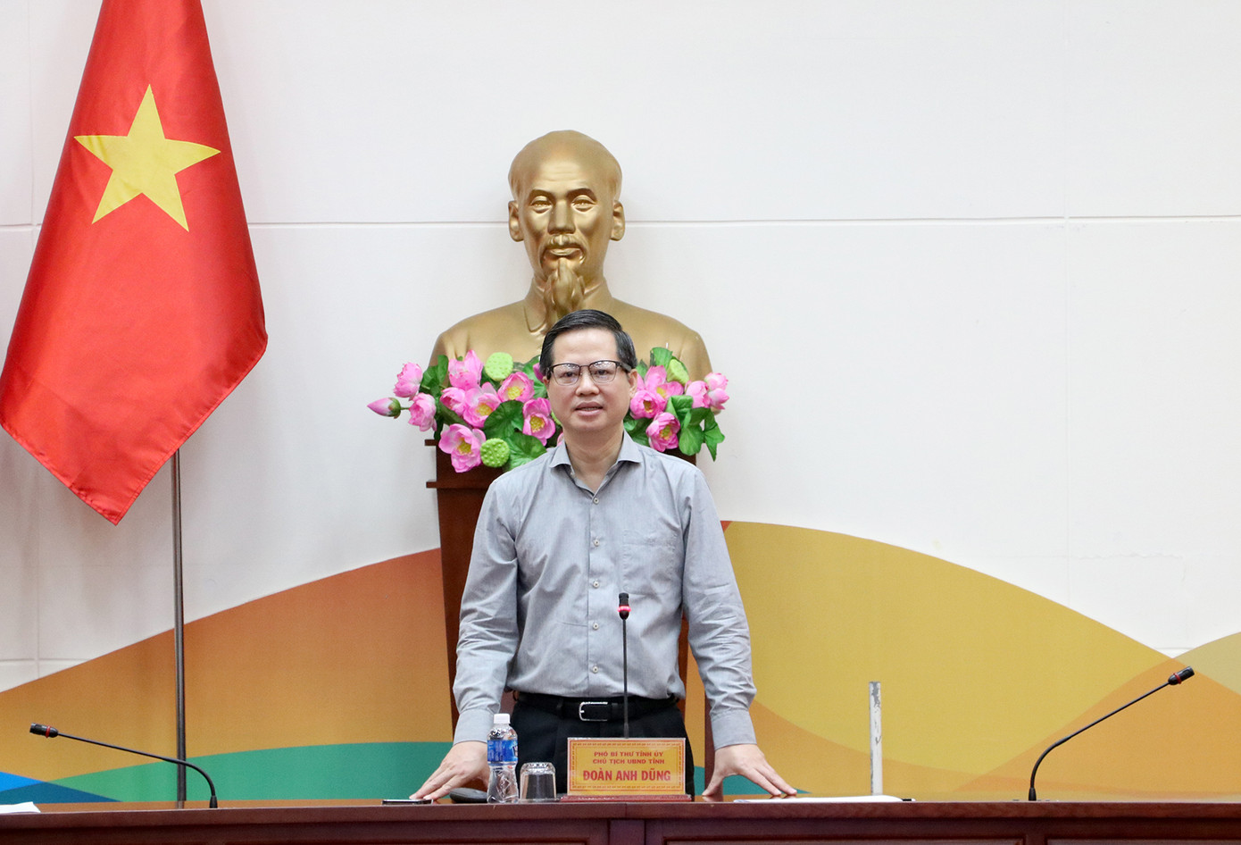 Chủ tịch UBND tỉnh Bình Thuận Đoàn Anh Dũng phát biểu kết luận cuộc họp. Ảnh: TT Dân.