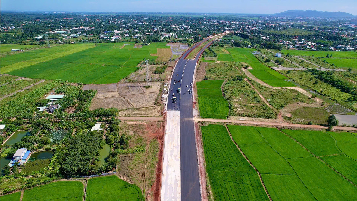 Khởi công giữa tháng 6/2023, dự án thành phần 3 của cao tốc Biên Hòa - Vũng Tàu dự kiến sẽ thông xe vào ngày 30/4/2025. Khởi công giữa tháng 6/2023, dự án thành phần 3 của cao tốc Biên Hòa - Vũng Tàu dự kiến sẽ thông xe vào ngày 30/4/2025.