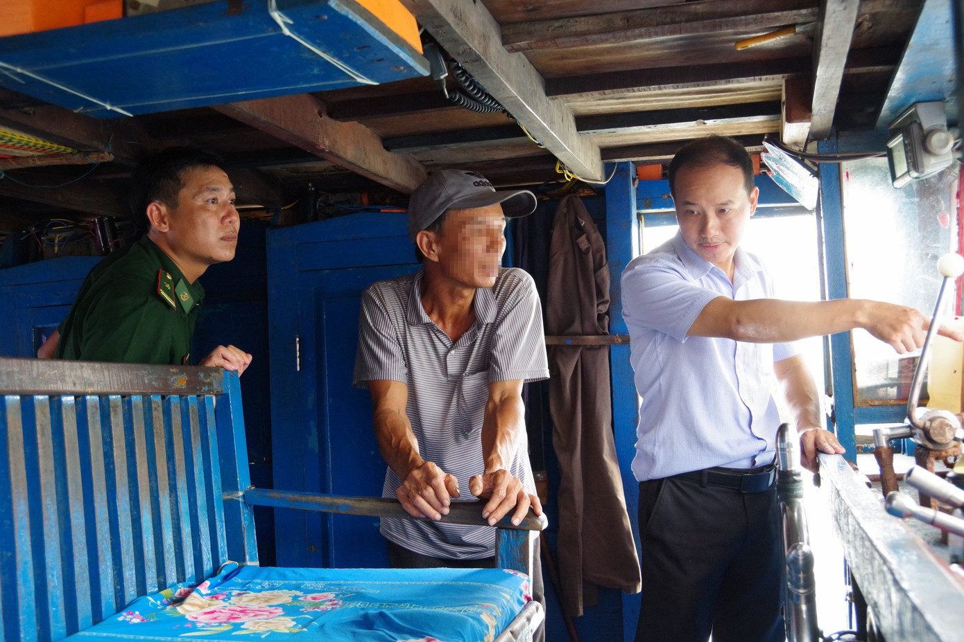 Lực lượng của Cơ quan điều tra Bộ đội Biên phòng tỉnh Bà Rịa - Vũng Tàu và Công an tỉnh Bà Rịa - Vũng Tàu làm việc với đối tượng N. B.