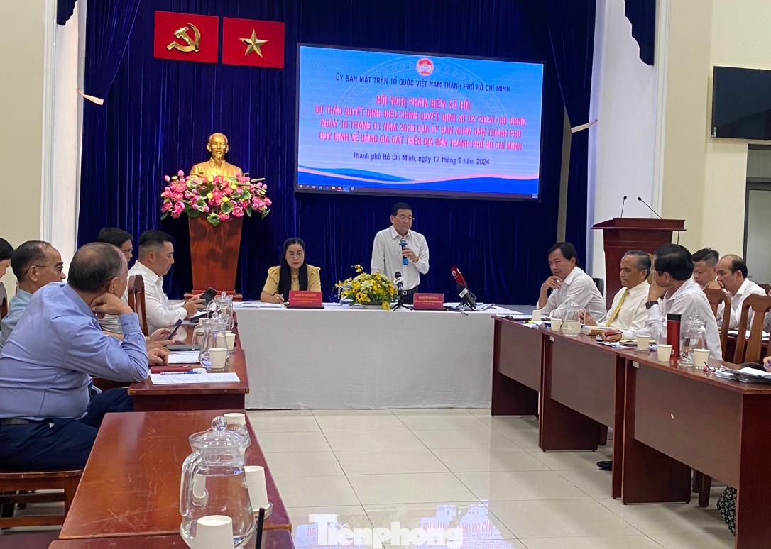 Hội nghị phản biện xã hội đối với dự thảo bảng giá đất điều chỉnh của TPHCM do Ban thường trực Mặt trận Tổ quốc Việt Nam TPHCM chủ trì chiều 12/8.