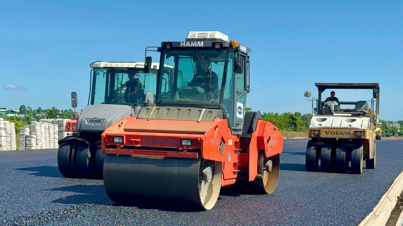 Theo Ban Quản lý Dự án giao thông khu vực Cái Mép - Thị Vải (chủ đầu tư), dự án thành phần 3 đã thảm nhựa được khoảng 1 km tại vị trí điểm cuối tuyến, sát với vòng xoay của quốc lộ 56, TP. Bà Rịa. Theo Ban Quản lý Dự án giao thông khu vực Cái Mép - Thị Vải (chủ đầu tư), dự án thành phần 3 đã thảm nhựa được khoảng 1 km tại vị trí điểm cuối tuyến, sát với vòng xoay của quốc lộ 56, TP. Bà Rịa.