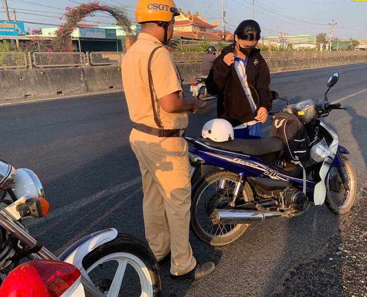 Công an tỉnh Bình Thuận mở đợt cao điểm bảo đảm trật tự, an toàn giao thông cho lứa tuổi học sinh.