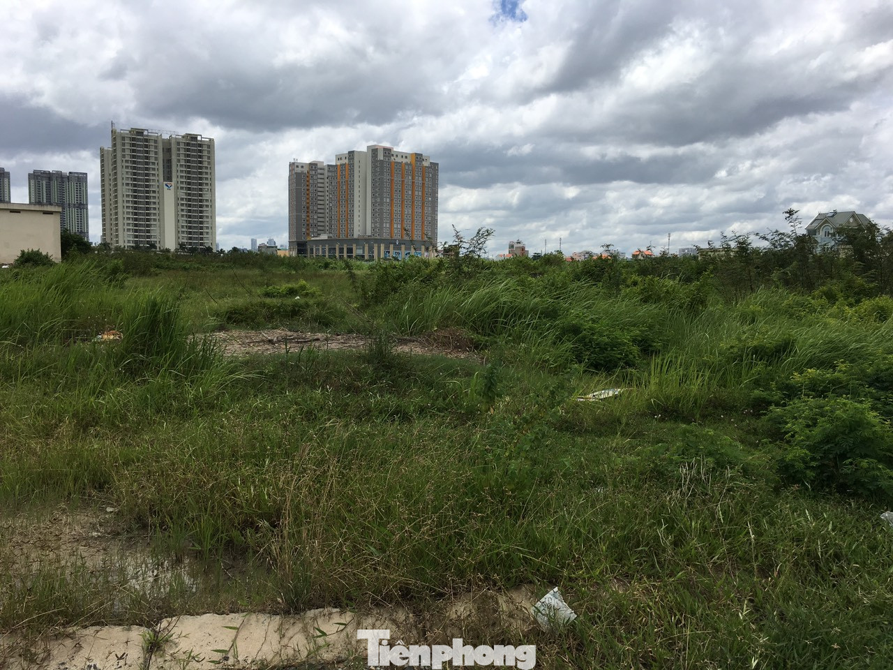 Luật Đất đai 2024 không cấm các tỉnh thành sử dụng bảng giá đất cũ để tính tiền sử dụng đất.