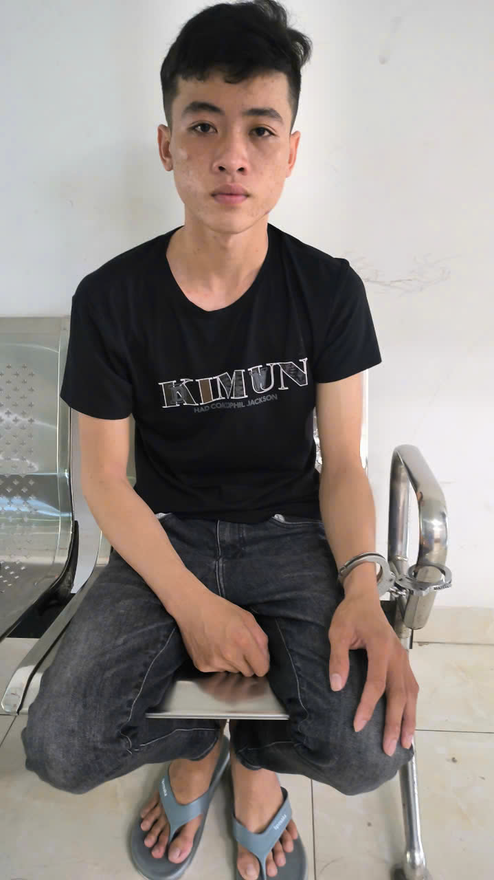 Đối tượng N.T.T. tại cơ quan công an. Đối tượng N.T.T. tại cơ quan công an.