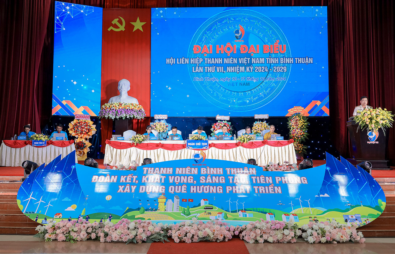 Đoàn Chủ tịch chủ trì đại hội Hội LHTN Việt Nam tỉnh Bình Thuận.