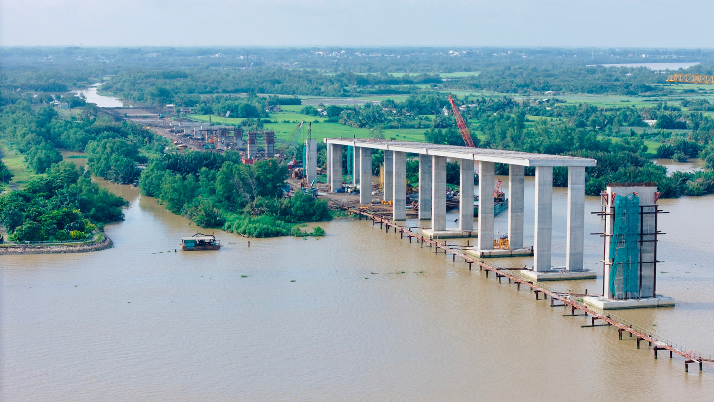 Cầu Nhơn Trạch là một công trình giao thông trọng điểm, có ý nghĩa quan trọng đối với sự phát triển kinh tế xã hội của khu vực Đông Nam Bộ. Khi hoàn thành, cây cầu này sẽ góp phần rút ngắn thời gian di chuyển giữa Đồng Nai và TPHCM, thúc đẩy giao thương và phát triển kinh tế xã hội cho khu vực.