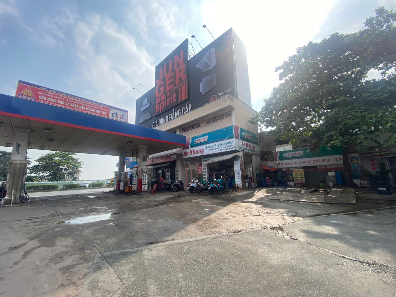 Cửa hàng xăng dầu sẽ bị giải toả để nhường đất cho tuyến metro số 2.