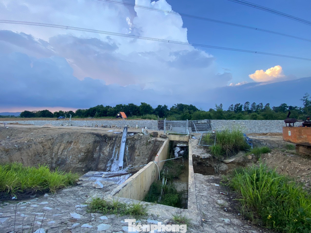 Toàn cảnh công trình chống ngập bên trái tuyến tại Km25, cao tốc Phan Thiết - Dầu Giây.