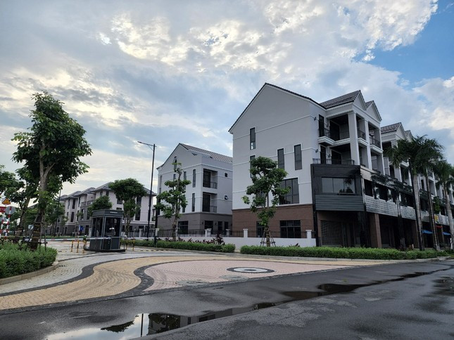 Một số phân khu tại dự án ZeitGeist City Nhà Bè đã bàn giao nhà. Một số phân khu tại dự án ZeitGeist City Nhà Bè đã bàn giao nhà.