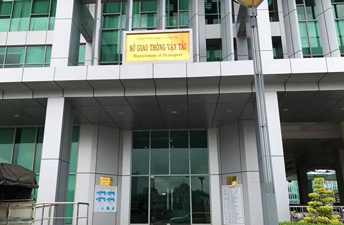 Sở Giao thông Vận tải tỉnh Bà Rịa-Vũng Tàu đã tổ chức họp cùng 6 cán bộ thanh tra có đơn xin nghỉ việc. Sở Giao thông Vận tải tỉnh Bà Rịa-Vũng Tàu đã tổ chức họp cùng 6 cán bộ thanh tra có đơn xin nghỉ việc.