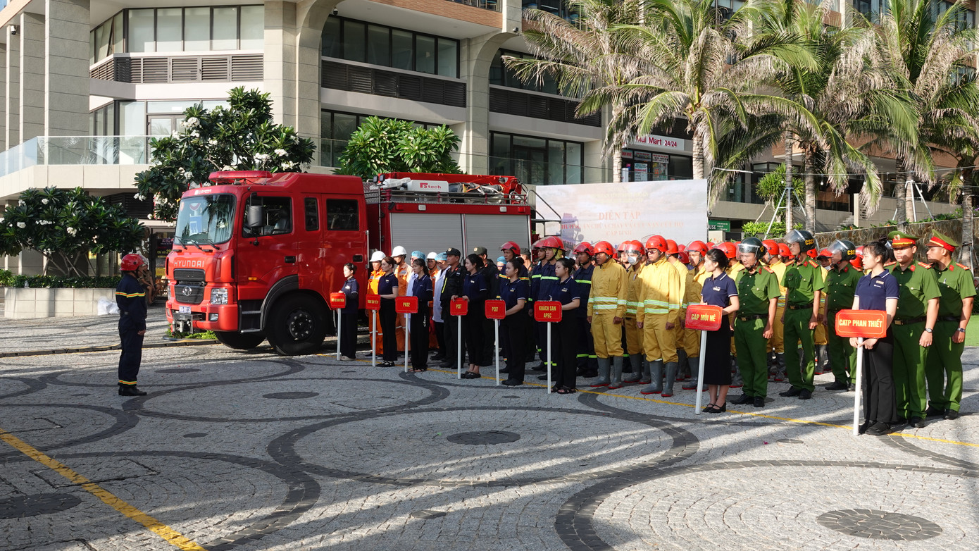Ngày 3/10, Công an tỉnh Bình Thuận tổ chức thực hành, diễn tập phương án chữa cháy và cứu nạn, cứu hộ cấp tỉnh tại khách sạn Apec Mandala Chăm Bay Mũi Né.