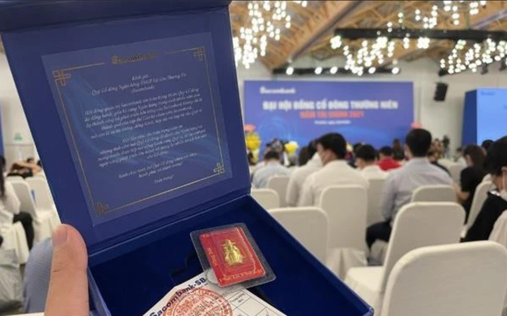 Cổ đông Sacombank được nhận 0,5 chỉ vàng miếng Thần Tài 24K. Cổ đông Sacombank được nhận 0,5 chỉ vàng miếng Thần Tài 24K.