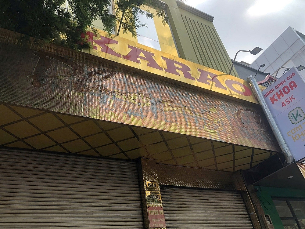 Công ty TNHH Karaoke Phong Cách (số 642 - 644 Sư Vạn Hạnh) bị đình chỉ hoạt động.