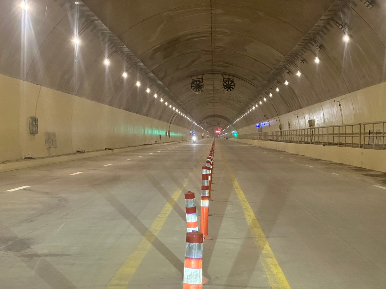 Hầm núi Vung bên phải (tính từ phía Bắc vào) phục vụ giai đoạn 1.