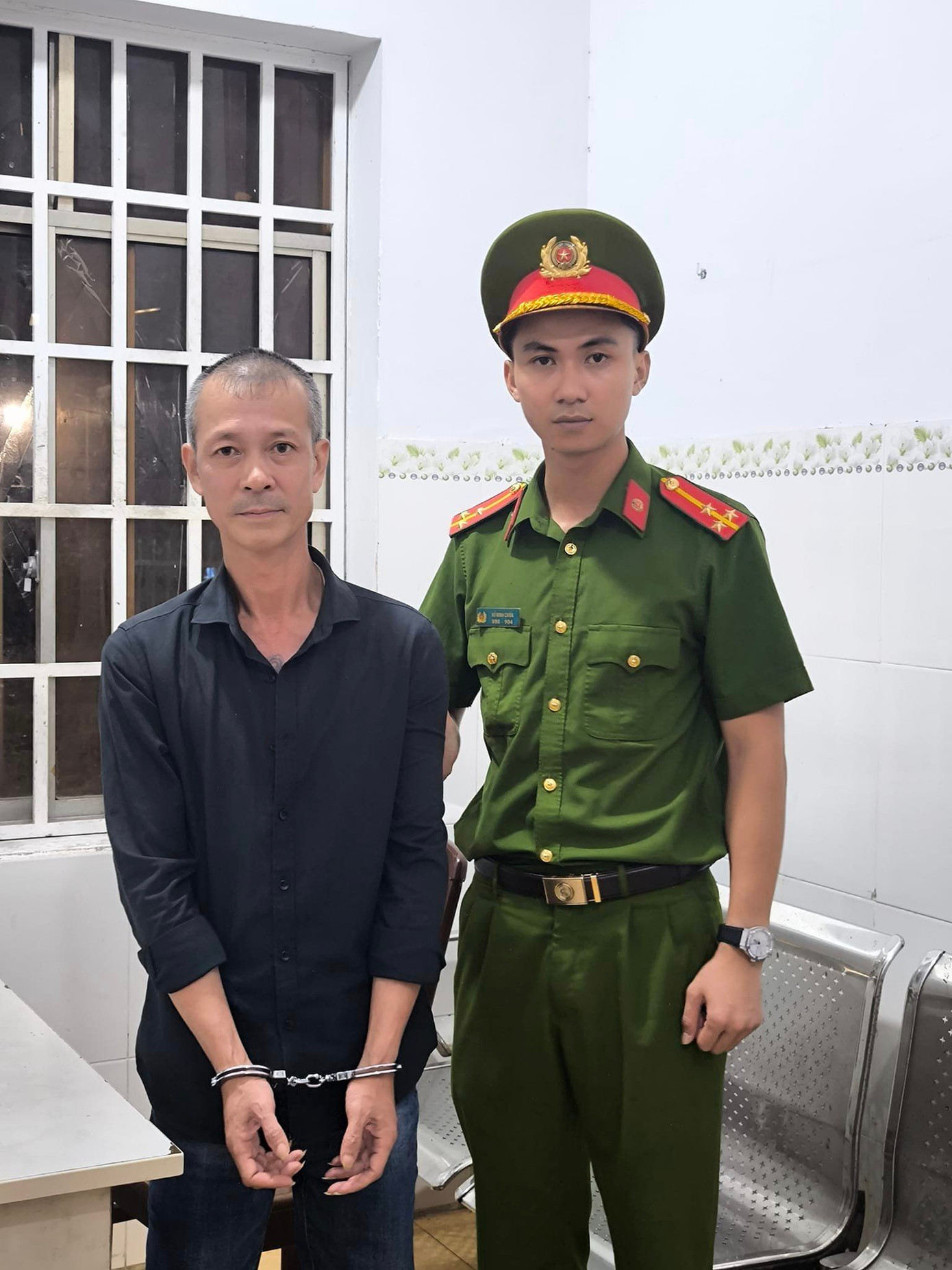 Đối tượng Nguyễn Tiến Lực tại cơ quan công an. Đối tượng Nguyễn Tiến Lực tại cơ quan công an.