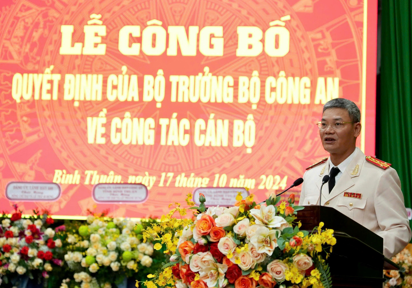 Đại tá Nguyễn Anh Tuấn, tân Phó Giám đốc Công an Bình Thuận phát biểu nhận nhiệm vụ.