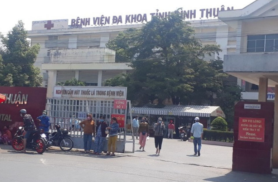 Bệnh viện Đa khoa tỉnh Bình Thuận bị cho là làm khó, không cho xe 0 đồng vào đón bệnh nhân.