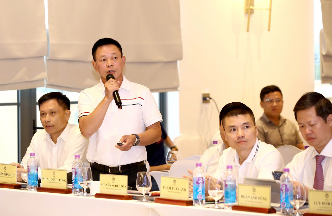 Nhà báo Phùng Công Sưởng, Tổng Biên tập báo Tiền Phong phát biểu tại diễn đàn. Nhà báo Phùng Công Sưởng, Tổng Biên tập báo Tiền Phong phát biểu tại diễn đàn.