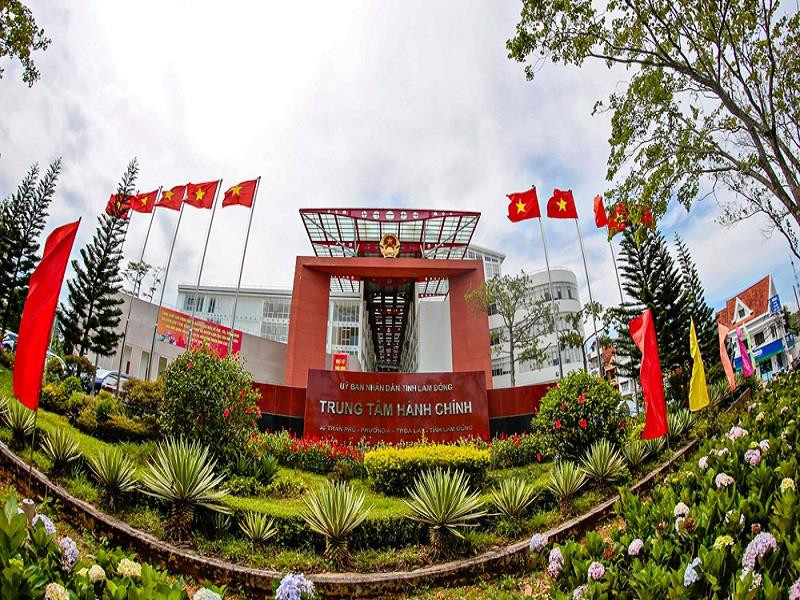 UBND tỉnh Lâm Đồng đề nghị thu hồi toàn bộ diện tích đất đã giao đất của Công ty CP Du lịch Delta để thực hiện dự án Đà Lạt Plaza. Ảnh: Trung tâm Hành chính tỉnh Lâm Đồng.