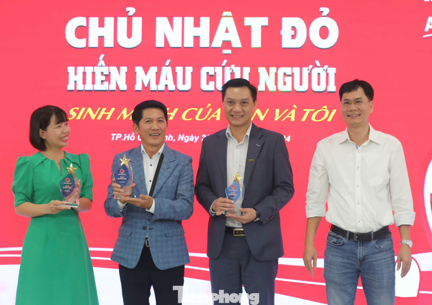 Ban tổ chức cảm ơn Amway Việt Nam đã đồng hành cùng chương trình Chủ nhật Đỏ. Ban tổ chức cảm ơn Amway Việt Nam đã đồng hành cùng chương trình Chủ nhật Đỏ.