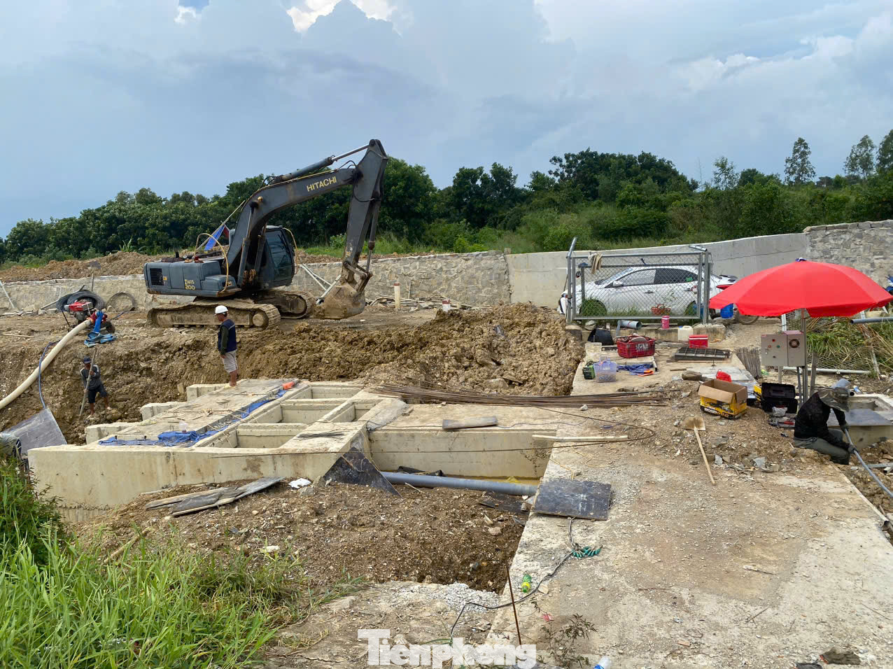 Cao tốc Phan Thiết - Dầu Giây có điểm đầu nằm trên đoạn tuyến nối từ quốc lộ 1A đi Mỹ Thạnh (tỉnh Bình Thuận) thuộc điểm cuối dự án cao tốc Vĩnh Hảo - Phan Thiết. Điểm cuối giao với tuyến cao tốc TPHCM - Long Thành - Dầu Giây, đoạn thuộc huyện Thống Nhất (tỉnh Đồng Nai).