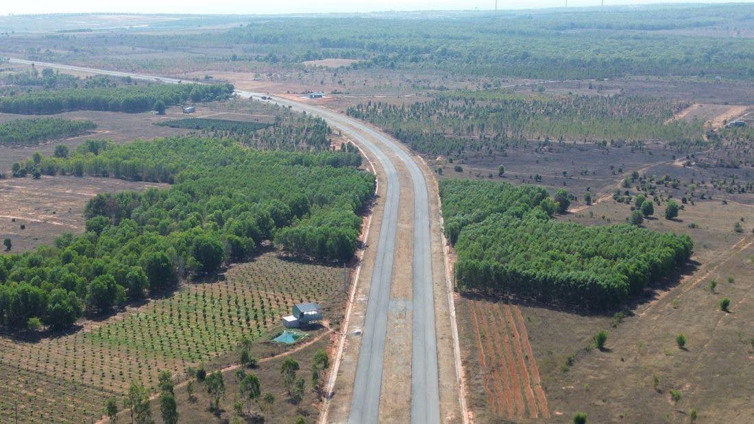 Hộ cuối cùng ở huyện Hàm Thuận Nam có đất nằm trên tuyến đường Hàm Kiệm - Tiến Thành đi qua đồng ý giao mặt bằng. Hộ cuối cùng ở huyện Hàm Thuận Nam có đất nằm trên tuyến đường Hàm Kiệm - Tiến Thành đi qua đồng ý giao mặt bằng.