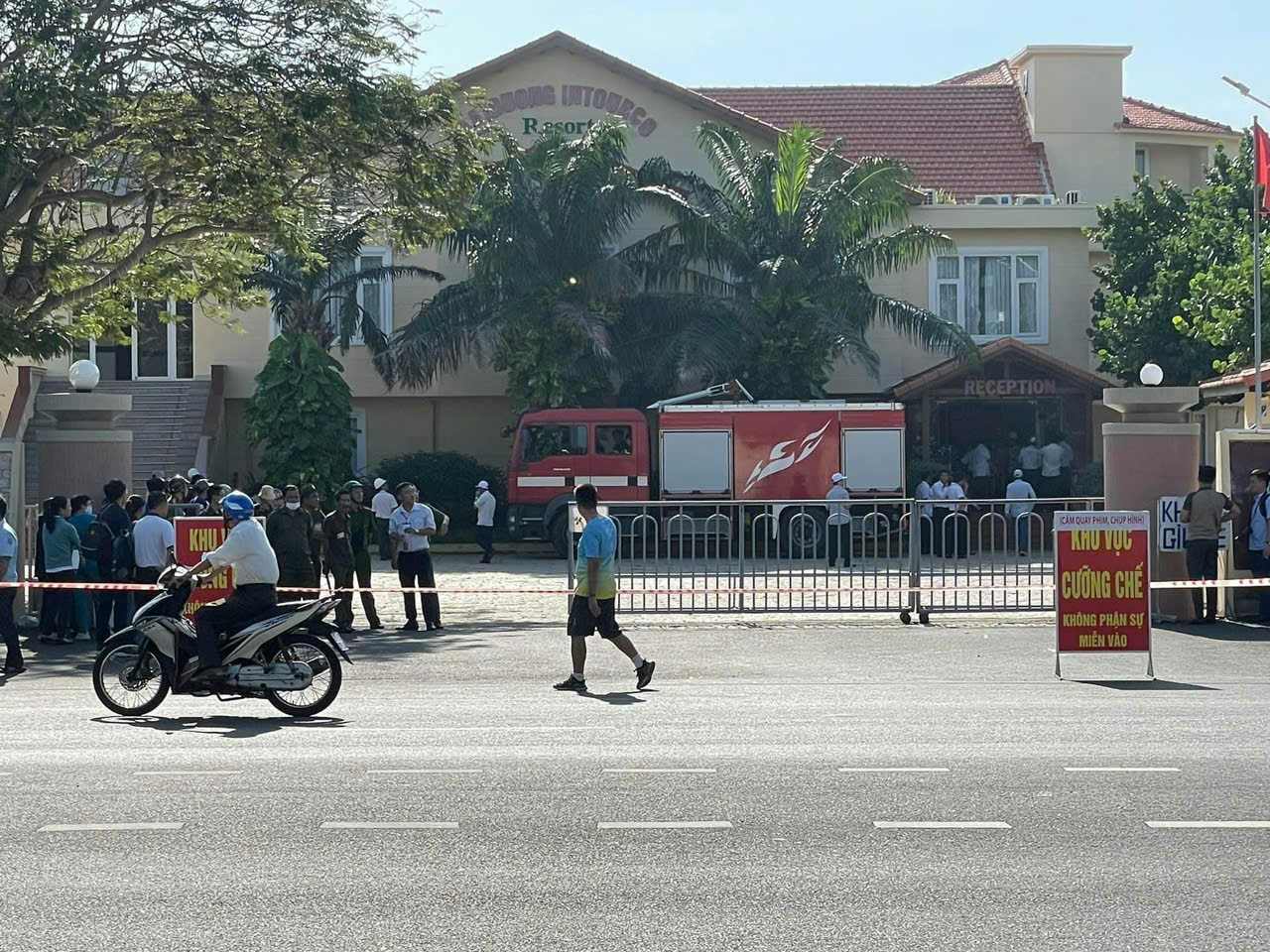 Các lực lượng chức năng của TP. Vũng Tàu tổ chức cưỡng chế. Ảnh: Yêu Vũng Tàu. Các lực lượng chức năng của TP. Vũng Tàu tổ chức cưỡng chế. Ảnh: Yêu Vũng Tàu.