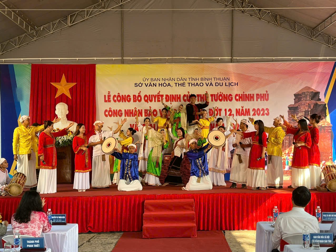 Lễ hội Katê phản ánh sâu sắc những giá trị văn hóa dân gian truyền thống của cộng đồng người Chăm.