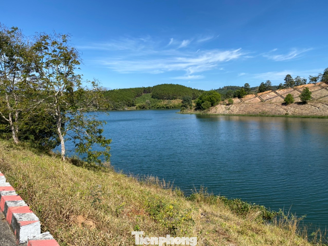 Tuy nhiên, dự án Khu đô thị thương mại du lịch nghỉ dưỡng sinh thái Đại Ninh bị chậm tiến độ và Thanh tra Chính phủ từng kiến nghị thu hồi.