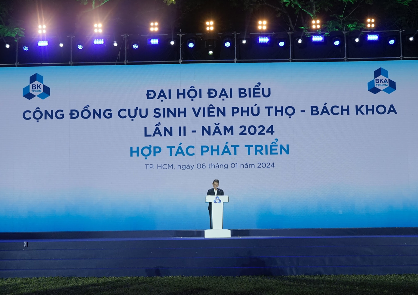 Ông Trần Bá Dương - Chủ tịch Hội đồng quản trị THACO, Chủ tịch Ban đại diện Cộng đồng cựu sinh viên Phú Thọ - Bách khoa, phát biểu tại sự kiện. Ông Trần Bá Dương - Chủ tịch Hội đồng quản trị THACO, Chủ tịch Ban đại diện Cộng đồng cựu sinh viên Phú Thọ - Bách khoa, phát biểu tại sự kiện.