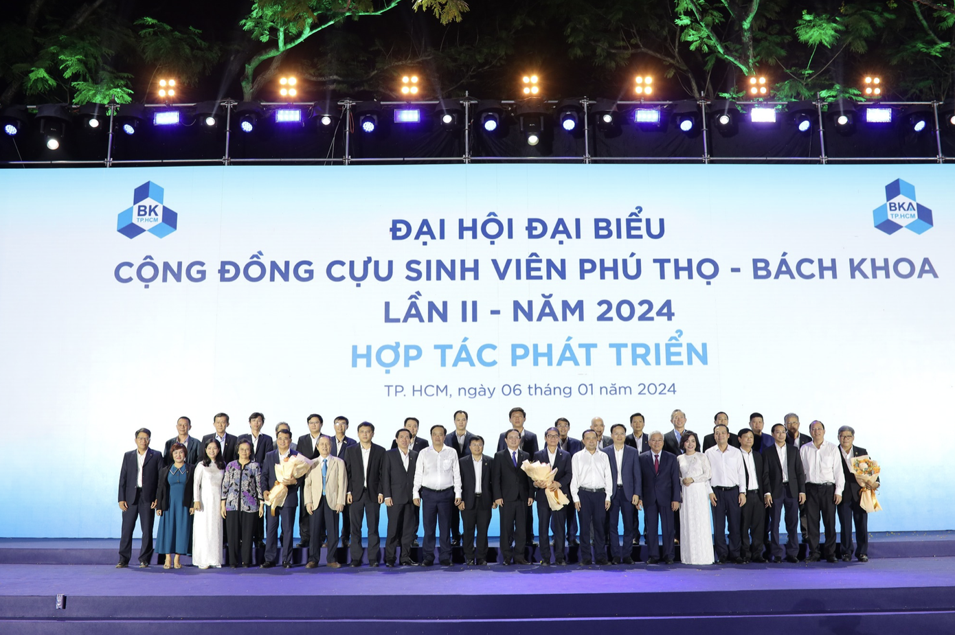 Ban đại diện BKA nhiệm kỳ II ra mắt cùng các đại biểu khách mời. Ban đại diện BKA nhiệm kỳ II ra mắt cùng các đại biểu khách mời.