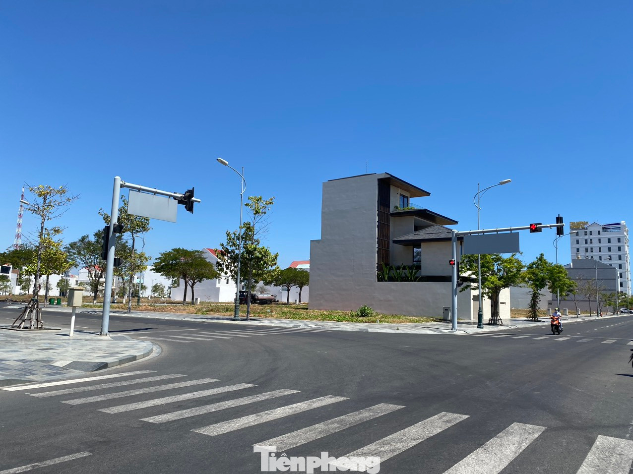 Ngày 15/11/2013, UBND tỉnh Bình Thuận cho chuyển nhượng vốn và chủ đầu tư mới cho Tập đoàn Rạng Đông. Trong giấy phép chứng nhận đầu tư ghi rõ mục đích: “Xây dựng và kinh doanh một sân golf đạt tiêu chuẩn quốc tế và các công trình phục vụ kèm theo”.