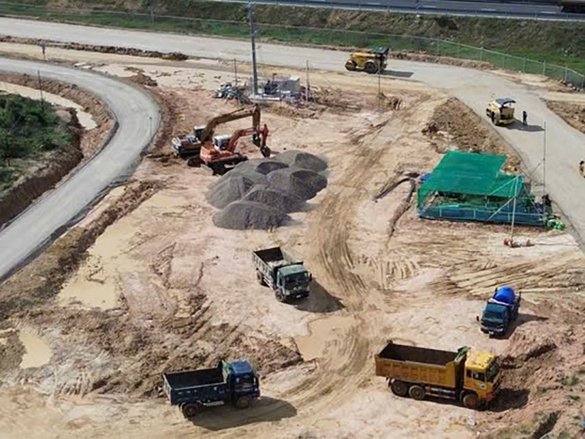 Nhà thầu đang thúc tiến độ thi công trạm dừng nghỉ tại Km 205+092, cao tốc Vĩnh Hảo - Phan Thiết để đưa vào sử dụng trước Tết Nguyên đán. Nhà thầu đang thúc tiến độ thi công trạm dừng nghỉ tại Km 205+092, cao tốc Vĩnh Hảo - Phan Thiết để đưa vào sử dụng trước Tết Nguyên đán.