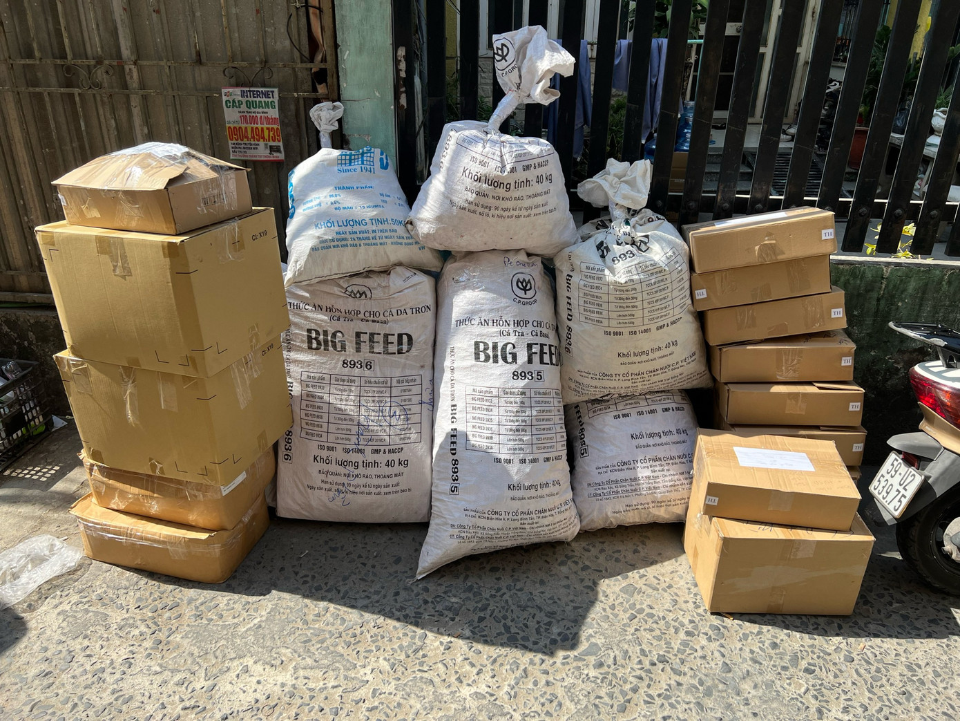 Thuốc tân dược giả bị Phòng Cảnh sát Kinh tế Công an TPHCM thu giữ.