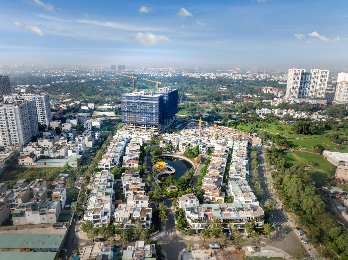 TPHCM tiếp tục rà soát, công bố đợt 2 danh mục các dự án đủ điều kiện miễn giấy phép xây dựng. TPHCM tiếp tục rà soát, công bố đợt 2 danh mục các dự án đủ điều kiện miễn giấy phép xây dựng.