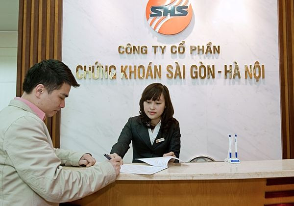 Ông Đỗ Quang Vinh - Chủ tịch Hội đồng quản trị SHS - đăng ký mua thêm 5 triệu cổ phiếu SHS.