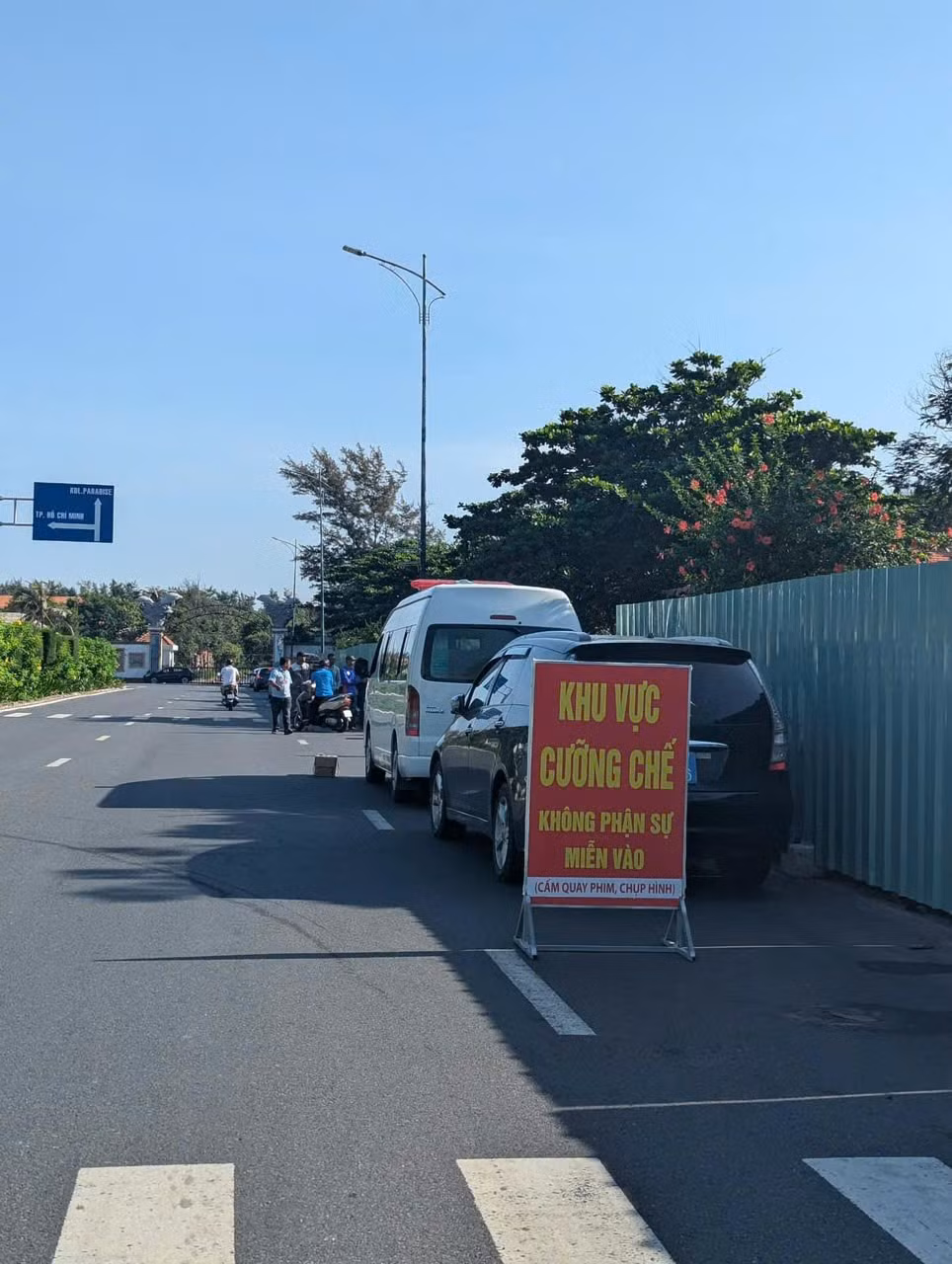 Buổi cưỡng chế diễn ra bình yên. Ảnh: Yêu Vũng Tàu.