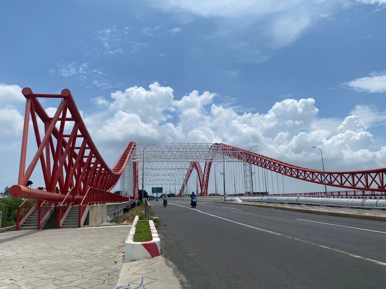 Chiều cao của giàn không gian chính là đài móng đến đỉnh giàn hơn 26 m.